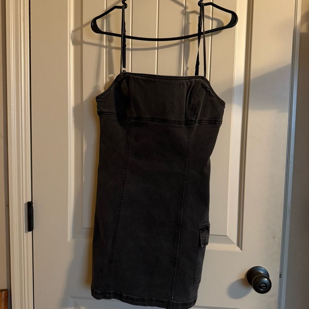 NEW NWT $69 Urban outfitters black denim cargo pocket mini dress MEDIUM zipper